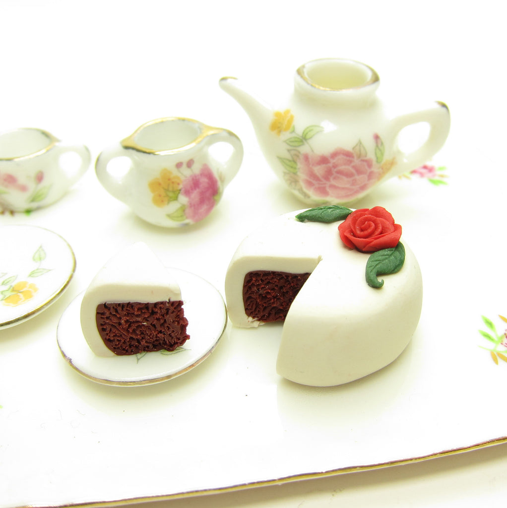 Miniature Red Velvet Dollhouse Cake - Polymer Clay 1-Inch Scale